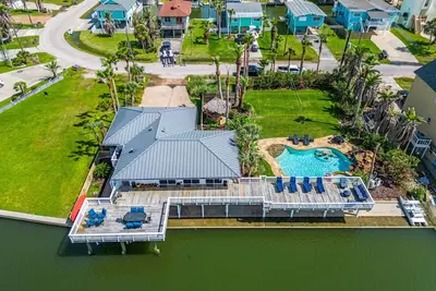 Image de Casa de Palmas: Ultimate Pool w/ Grotto, Hot Tub & Bar