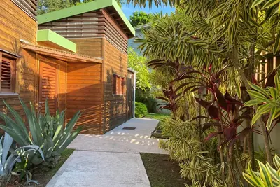Cottage Coco Cannelle \"Ouest\" 2 personnes (Au-dessus de la plage de Grande Anse)