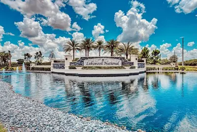Image de Beautiful Condo located on Golf Course in a 24x7 Gated Community with Amenities!