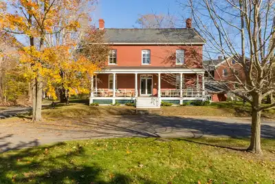 Image de Contemporary Home with Historic Charm
