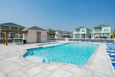 Image de Sandy Bottoms | Pet Friendly, Community Pool!