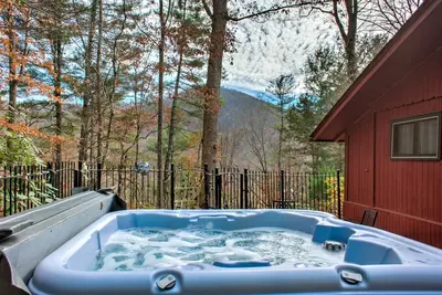 Image de Hoot on the Hill | Decks, Fire Pits & Garden Charm + Biltmore Pass | Near Avl