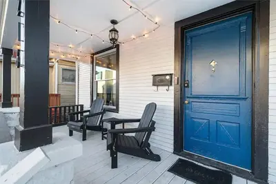 Image de The best spot in old Westport!
