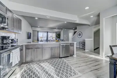 Image de Cana Grove 962 · New 4br Colorado Springs Haven w\/ Huge Backyard!