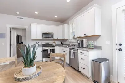 Image de Charming 3-bedroom in vibrant new neighborhood