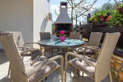 Image de Belle maison de 3 chambres à Liznjan