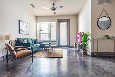 Image de Luxurious 2br King Suite: Pool, Parking, Gym