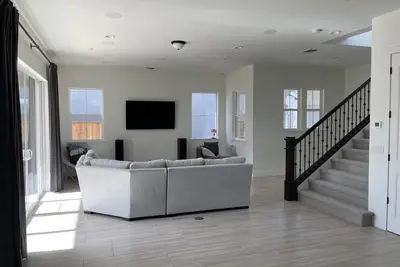 Image de Spacious new home in Marina, minutes from Monterey Bay!