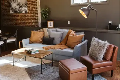 Image de Spacious, Private, & Modern Apartment with King Bed in middle of town.