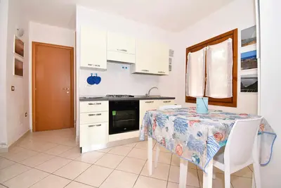 Image de Well-finished studio apartment with A/C wifi and veranda