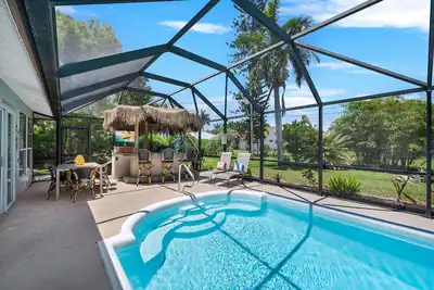 Image de Coastal Case 3 Bedroom, Pool, Tiki Bar, Close to Beach