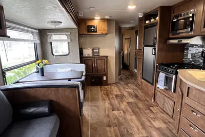 Image de Escape to Coastal Bliss: Charming Downtown Jensen Beach Vacation Camper