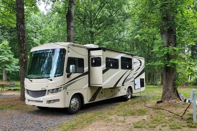 Image de Class A Rv on a private 5 Acre Property with Rv campsite and trail.