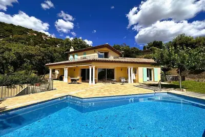 Image de Villa Provençale pour 10 personnes avec climatisation et vue mer avec piscine privée et. . .