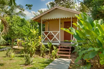 Image de Beautiful Cabana, hammock, pool, Wi-Fi, Ac, spa, trails, tropical gardens- Mb