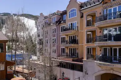 Image de 100 ft. to Gondola! Heart of Lionshead! Views, Fireplace, Balcony, Parking!
