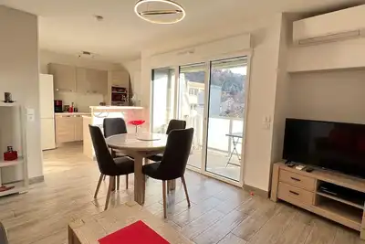 Image de Charmant T2 lumineux et moderne, bien situé, avec balcon et parking à Aix-les-Bains
