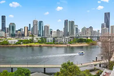 Image de Stunning! Skyline City, Water + Story Bridge Views