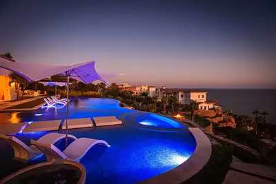 Image de Casa Katrina: Sophisticated Hilltop Retreat, Stunning Ocean Views, Infinity Pool, Palmilla Luxury