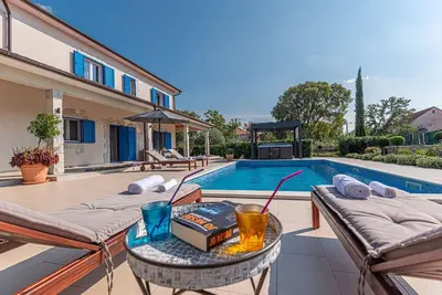 Image de Maison de vacances Drnis pour 1 - 9 personnes avec 5 chambres Ă coucher - Maison de vacances