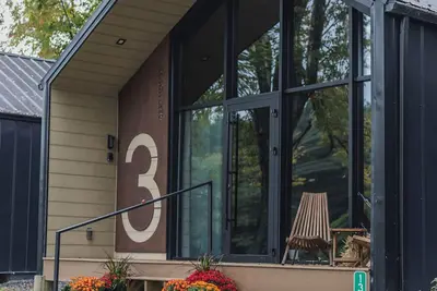 Image de Lakefront Wooden Chalet in the Poconos \/ Fishing, Yoga retreats, Paddle Boats