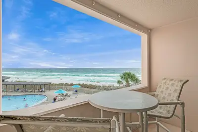 Image de Beach Front At Jetty East! 1 Free Beach Chair Set Up Daily!