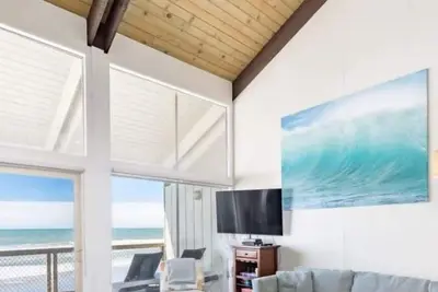 Image de Sand Dollar Beachfront Home, Direct Beach Access!