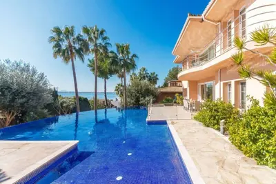 Image de Villa 'Alcanada Paradise' avec vue sur la mer, Wi-Fi et climatisation.