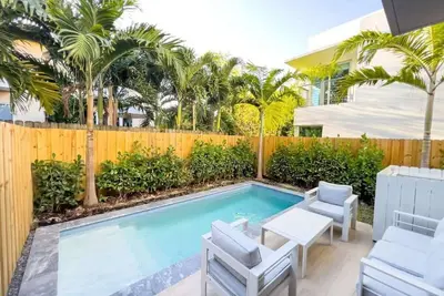 Image de Modernista 2, Townhome with Pool by Coconut Grove