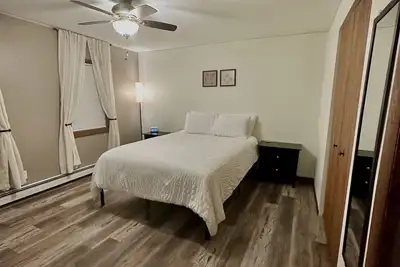 Image de Quaint & Historic Downtown Oscoda Home