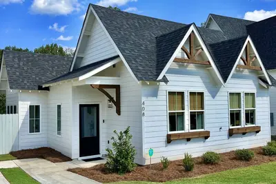 Image de Beautiful cozy cottage located within a mile from Jordan-Hare Stadium