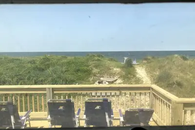 Image de Beach Front on the Bay in our Rustic, Pet Friendly Cottage by RedAwning