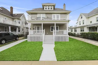 Image de 4 Houses from the Beach! ! 7 bedroom 4 bath house.