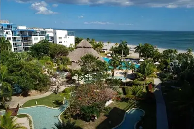 Image de Nikki 122 is a lovely apartment beach front!