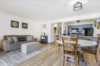 Pointe Royale Walk In Condo near Pools 2br2ba Pet Friendly