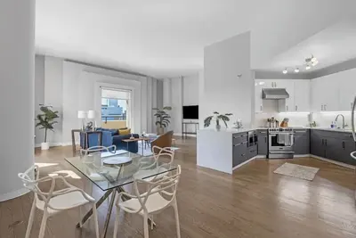 Image de DTown Penthouse - 4bd/4ba (+Parking + Gym + Pool)