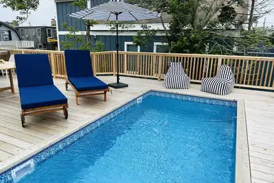 Image de Newly renovated with pool- 2 King ensuite bedrooms plus 2 Queen bedrooms