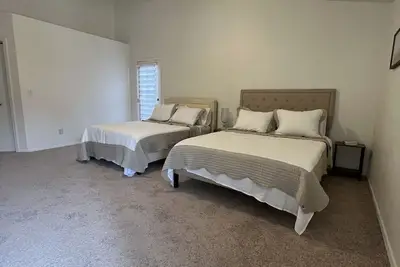 Image de The comfortable 3br home is furnished with outdoor pool minutes away golf course