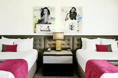 Image de Two Queen Room at a 4⭐️ Hotel