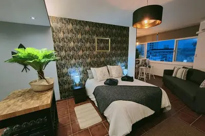 Image de Palm View Apartment. City center with sea views