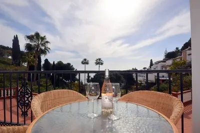 Image de A little oasis with sea view, 200 meters from the beach.