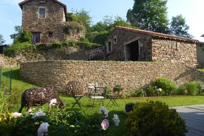 Image de Jolie Grange Aménagée au Cœur des Causses en Pleine Nature