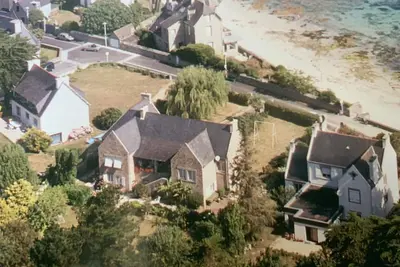 Image de apartment on the ground floor of a villa, directly by the sea
