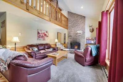 Image de Large Indoor Sauna, Sleeps 10, Golf Cart & Close to Skiing & Indoor Water Parks
