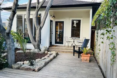 Image de Downtown Farmhouse Cottage - Super Cute and Charming