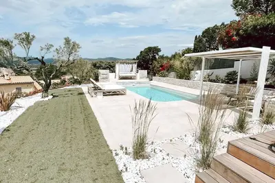 Image de Maison chaleureuse 120m2 Piscine\/Jacuzzi\/Jeux