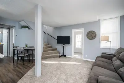 Image de This property is conviently located in Lakeside, within minutes from the Lake.