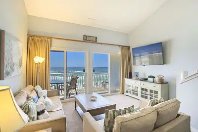 Image de Crystal Sands 307b - Updated Gulf Front Condo, Community Pool, Beach Service!