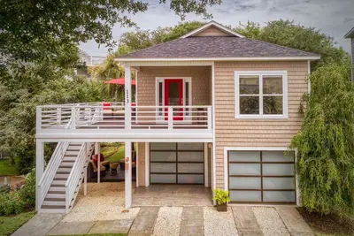 Image de Relaxing Zen House! Work, relax, & play two blocks from private beach access!