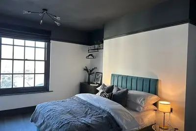 Image de Premium-Idyllic-Salle de bain et douche-Studio-Vue sur Rue